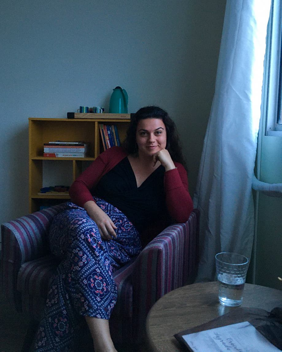 Retrato de Aline Ferreira Gomes, psicóloga clínica.